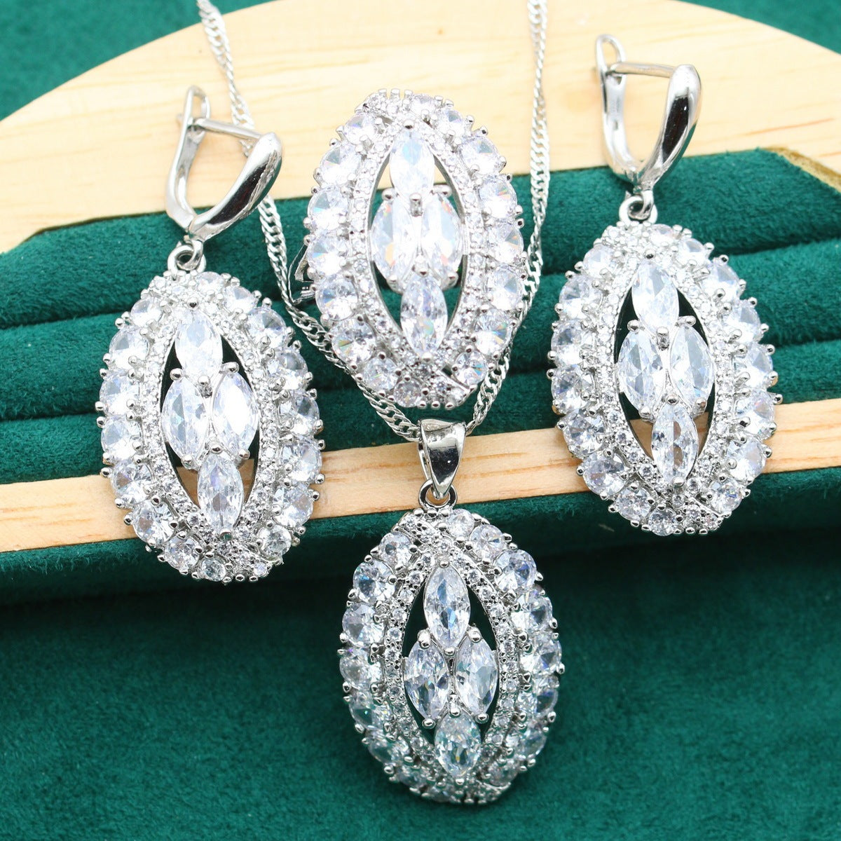 European And American Fashion Ring Ornament Suit