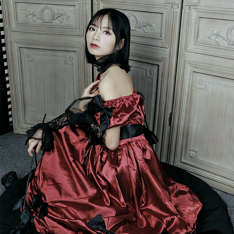 Lolita Victoria accessorised with a lolita frock