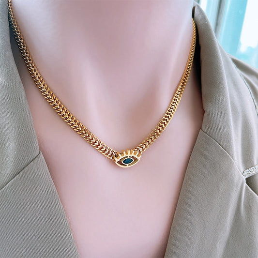 Design Clavicle Chain Oval Eye Pendant