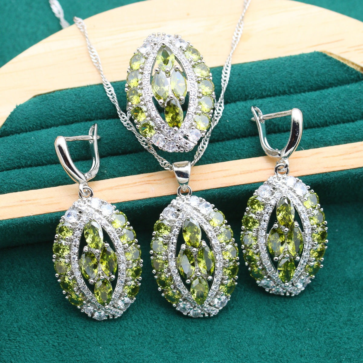 European And American Fashion Ring Ornament Suit